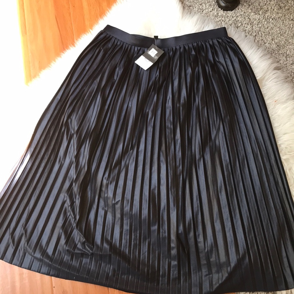 ✨Topshop navy blue pleated midi skirt